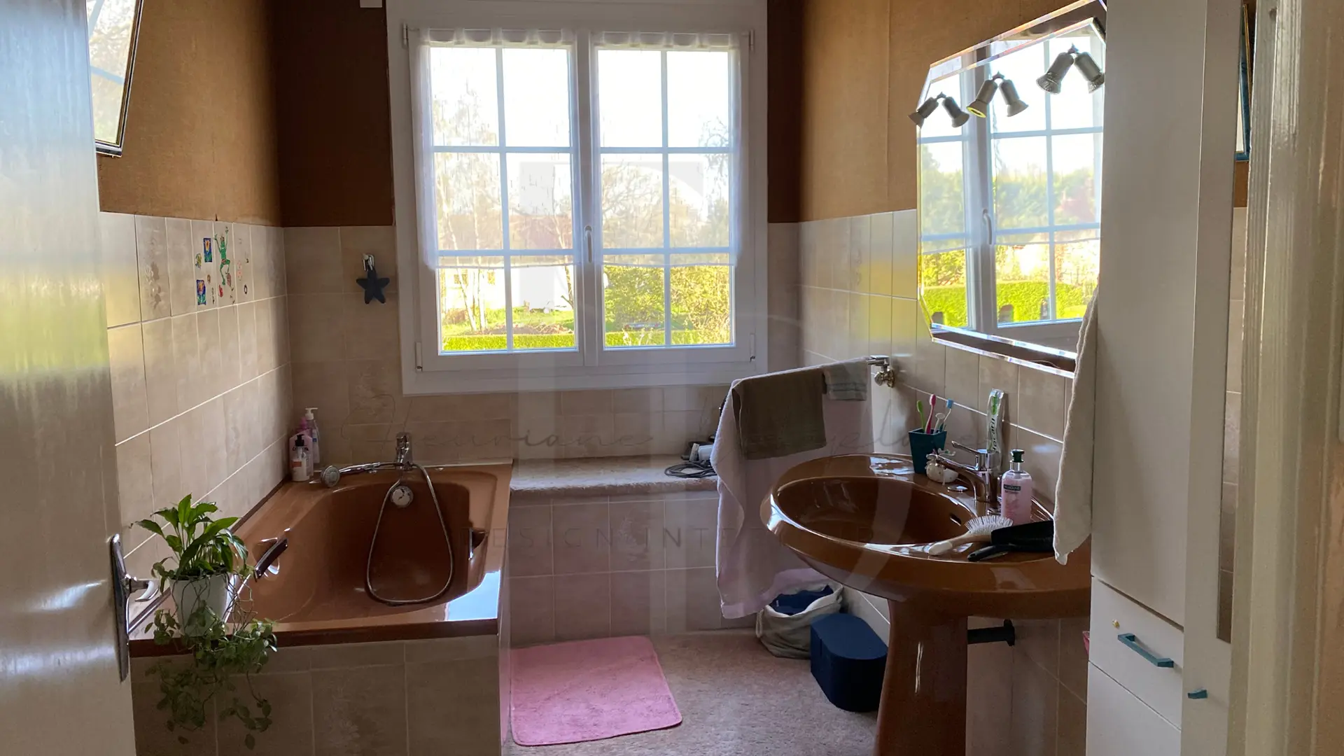 Salle de bains baignoire avant